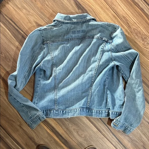 GAP Women's Classic Blue Jean Jacket - Picture 5 of 5